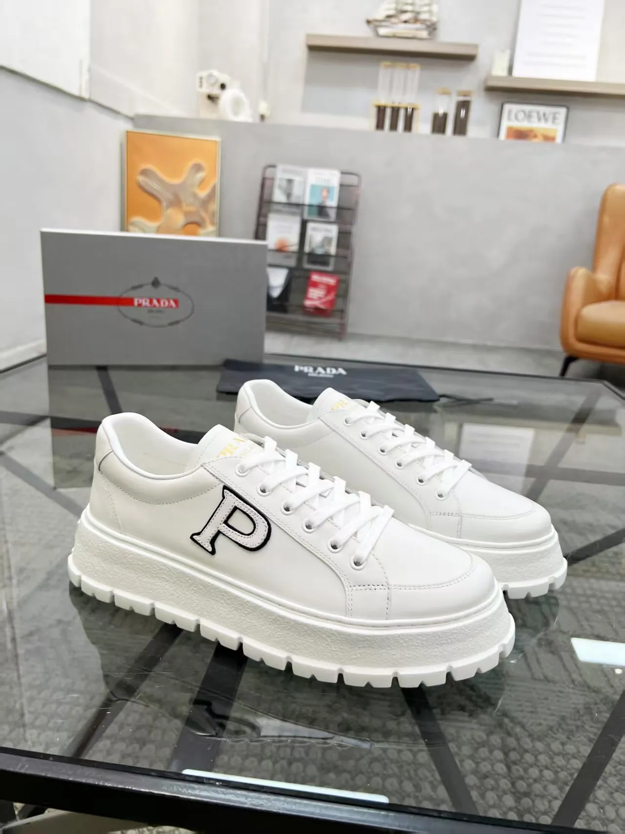 Men's Men's Shoes 💰440 [New Style] 🎍🎍Prada Prada's new men's leather sneakers, the highest version on the market, any comparison is welcome🆚! The original leather has excellent texture and is super high-end! Fetal sheep net lining imported from Italy, removable pad! Luxurious materials and fine workmanship, highly recommended! Code: 38-44 (45 can be customized